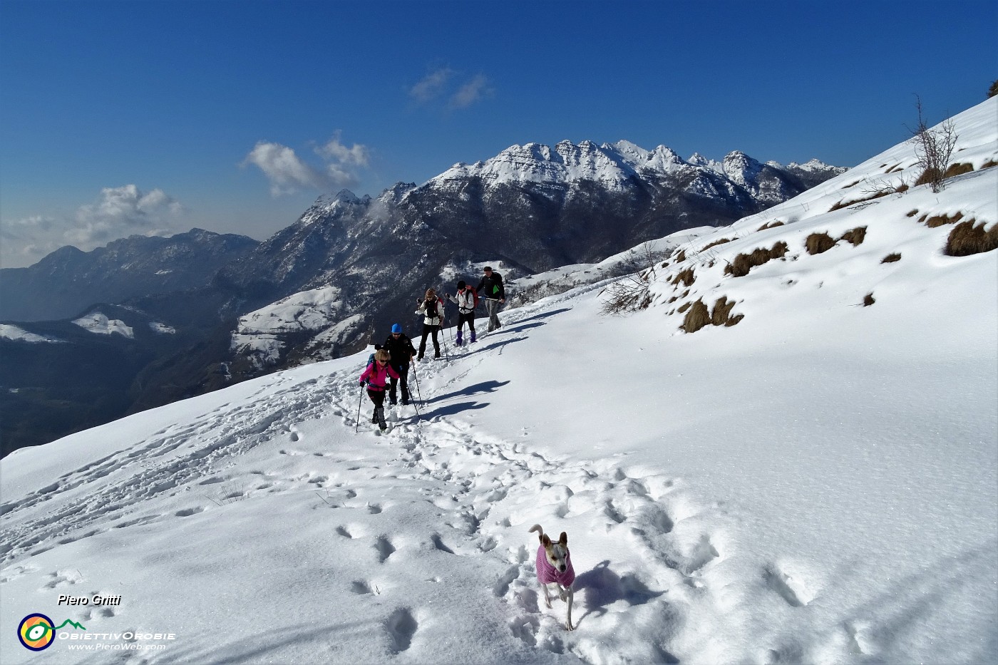 18 Sullo sfondo il Resegone ben innevato.JPG